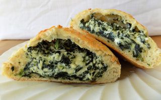 Calzone con spinaci e mozzarella