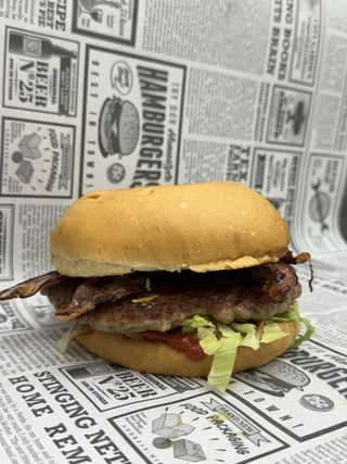 Mala pljeskavica sa slaninom