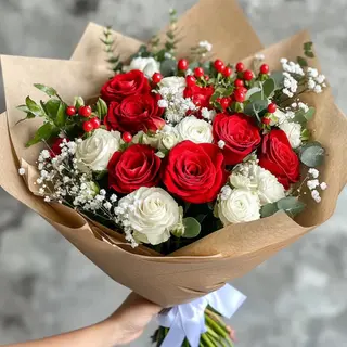 INCANTO - Rose Rosse, Lisiantus E Gypsophila