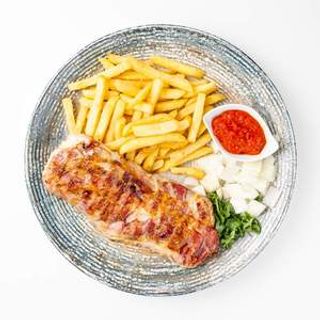 Punjena bijela vješalica s dimljenom vratinom i sirom