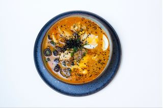 Рамен сырный с курицей