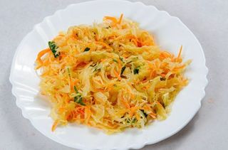 Surówka z kiszonej kapusty 100 gram