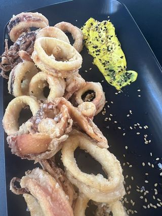 Calamar Rebozado Con Harina De Garbanzo