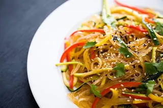 21. Spaghetti di soia con verdure