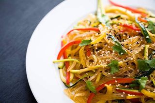 Spaghetti di soia con verdure