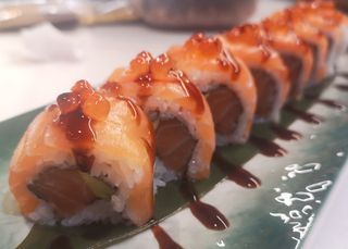 Sake Ikura Roll (8 Uds.)