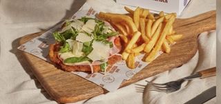 COMBO Milanesa parmesana de pollo y cocacola Zero 500ml