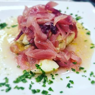 Baccalà con cipolle caramellate