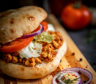 Dimljeni batak u lepinji