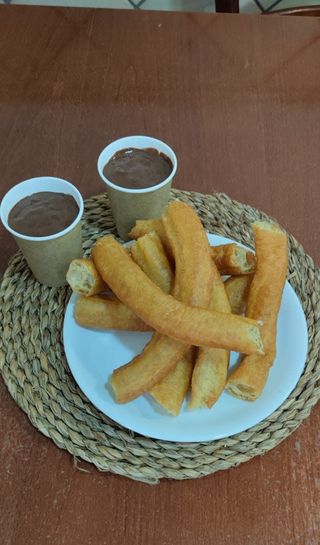 Churros con chocolate (de 8:00 a 11:00)