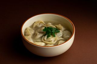 Пельмени с бульоном