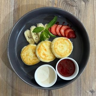 Сырники с ягодами