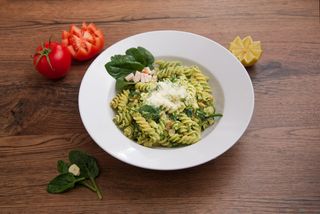 Spanać chicken pasta