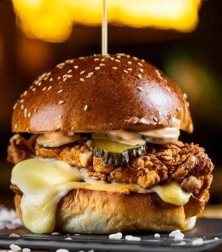 Spicy fried chicken burger 400g 
