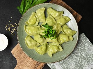 Pierogi ze szpinakiem i serem - 10 szt. (na gorąco)