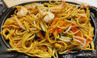 28 Pasta alla piastra di carne - noodles cinesi al uovo 