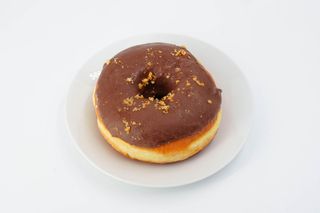 Snikers punjena krofna