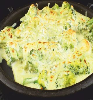 Броколи със сметана, топено сирене и синьо сирене (380г)