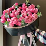 Букет кущових троянд .