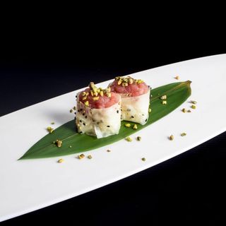 Gunkan soy spicy tuna