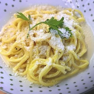 Spaghetti A La Chitarra Con Cacio Y Peper
