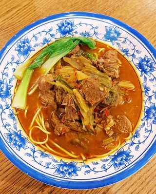 R03 Ramen con brodo di manzo