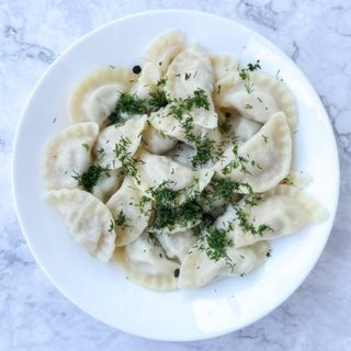 Pelmeni z łososiem i serem (porcja L) gotowane