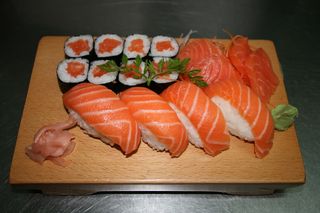 Plato Combinado 23 (Maki, Sushi y Sashimi de Samón)