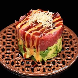 158-tartar de atub aguacate salsa picante