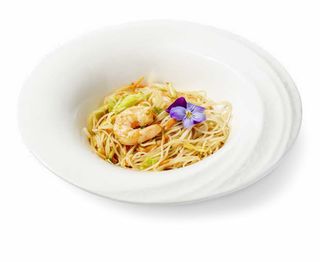 743. Spaghetti di riso con gamberi