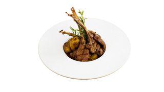 Costine di Agnello Nuova Zelanda con demi glace alla canella e patate novelle al forno