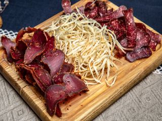 Platou aperitiv Kazbeghi la bere