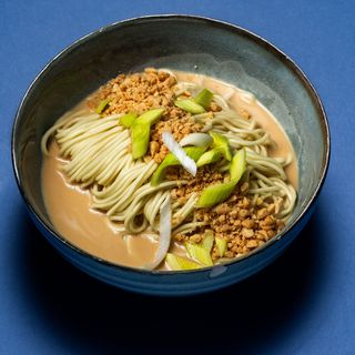 Dan dan noodles con carne di maiale