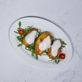 Krumpir u ljusci u umaku od vrhnja