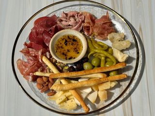 Italian antipasti (300g)
