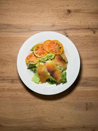 Insalata di salmone e avocado