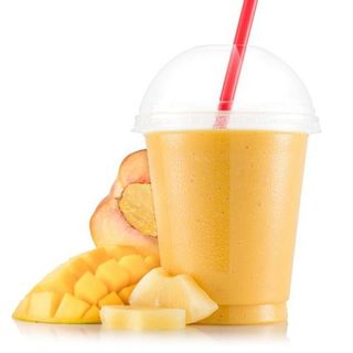 Batido natural de mango, papaya y piña