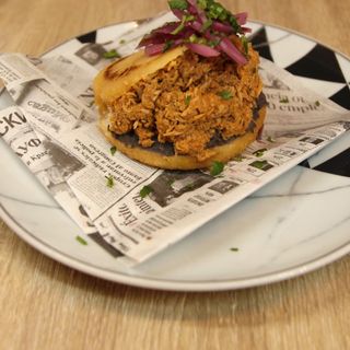 (2) Arepa Tinga de pollo