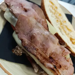 Bocadillo Cabrito