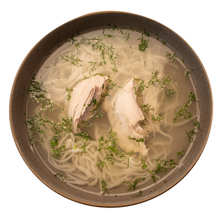 Caldo De Pollo Con Fideos Caseros