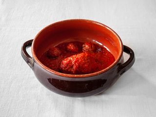 Involtino di nonna nenella con polpette al sugo pugliese