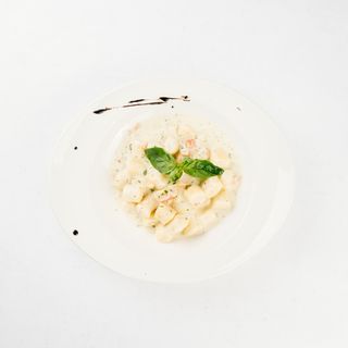 Njoki s lososom i salsom od rajčice