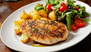 Filet z kurczaka, ziemniaki, surówka, zupa