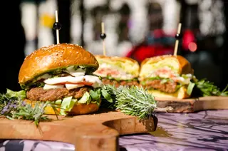 Sexy Mediteranka burger s krumpirićima od batata
