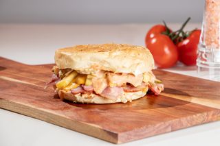 SANDWICH CU CEAFA AFUMATA SI CEDAR
