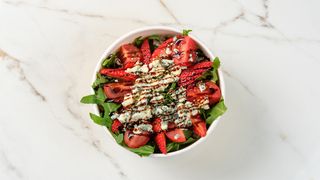 რუკოლას და ლურჯი ყველის სალათი