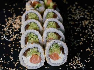 Uramaki Philadelphia roll