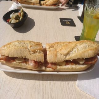 Bocadillo De Beicon Y Queso