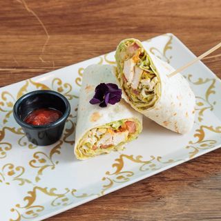 Tortilla sa piletinom i avokadom