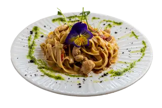 Pasta sa kremom od pečene paprike i fete